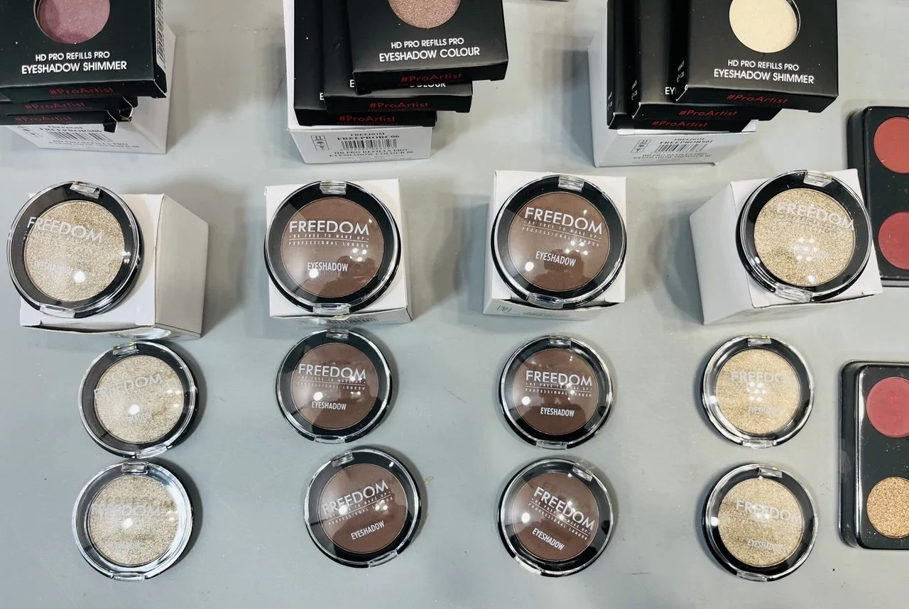 Косметика та аксесуари краси секонд-хенд